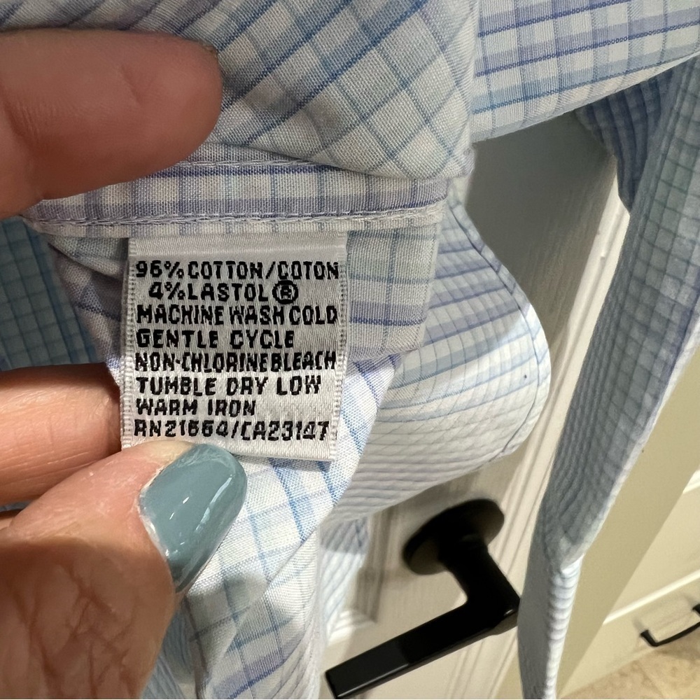 Talbots Petites Wrinkle Resistant Stretch Button Down Blue Blouse/Shirt Size 14 - Picture 5 of 6